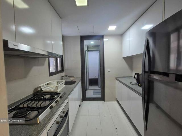 Kovan Regency D19, Condominium