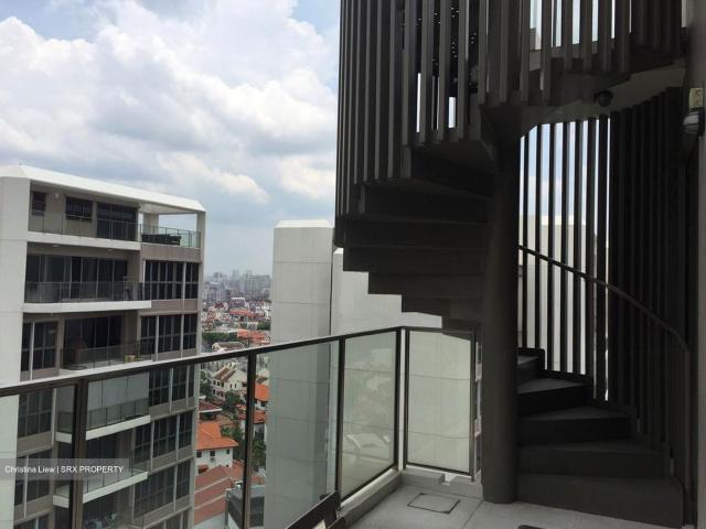 Kovan Regency D19, Condominium