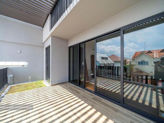 Kovan Road D19, Detached