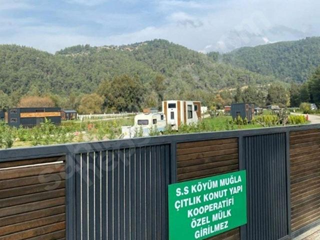 KÖYÜM MUĞLA AKYAKA PROJESİNDE SATILIK TARLA