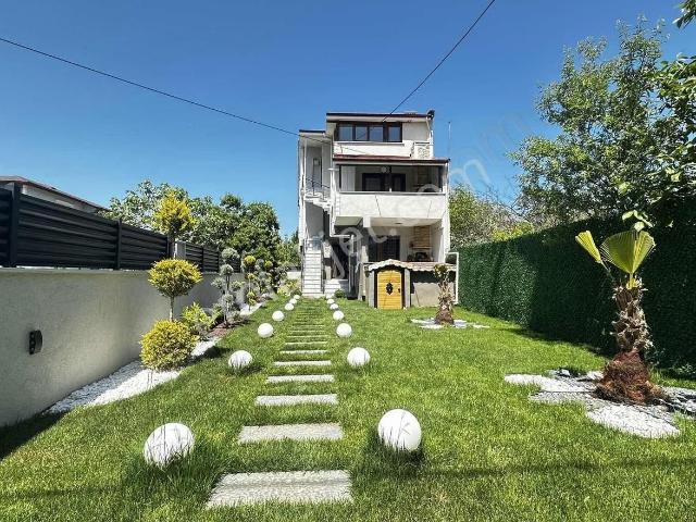 koyuncu Gyrm^den Yeniçiftlik'te 3 Ayrı Daire Şeklinde Müstakil