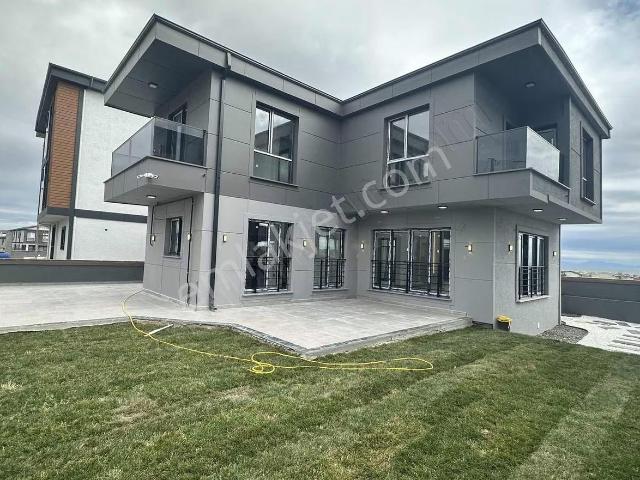 koyuncu Gyrm^yeniçiftlikte Deniz Manzaralı Ultra Lüx 4+1 Villa