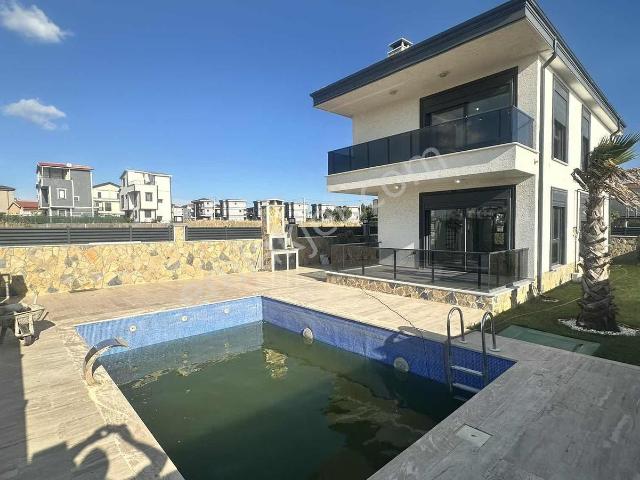 koyuncu Gyrm^yeniçiftlikte Havuzlu Müstakil Ultra Lüx 4+1 Villa