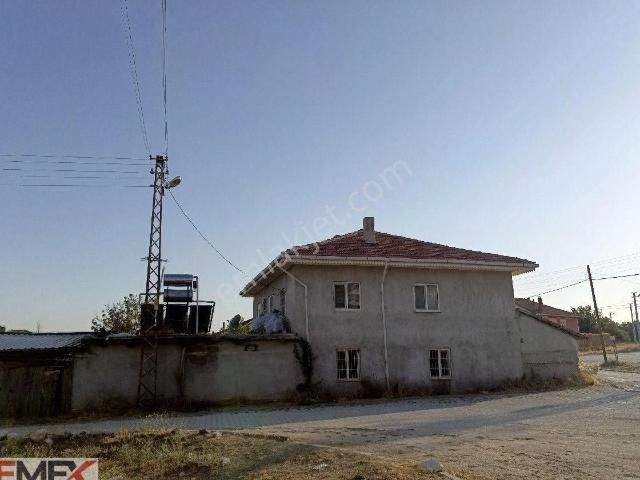 Köy Evi İki Katlı 1200 M2 Arsalı Köy Meydanı