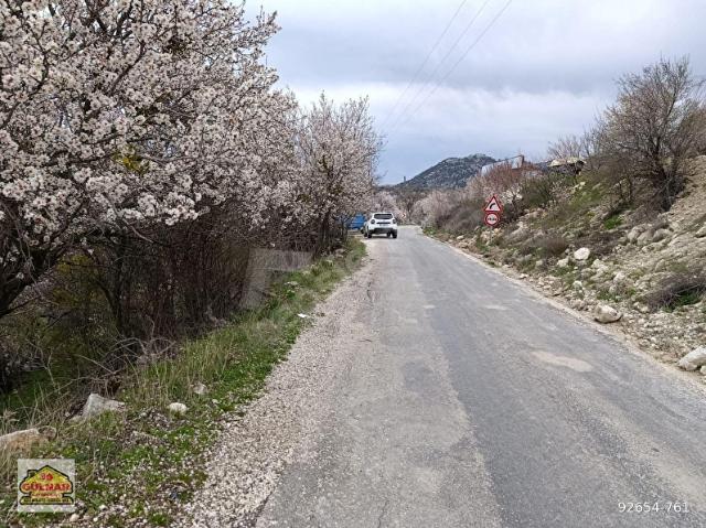 KÖY YERLEŞİM İÇİNDE 756 M2 SATILIK ARSA