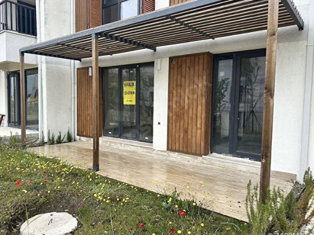 Köyceğiz Toparlar TOKİ'de Göl Manzaralı Kiralık 2+1 Bahçe Katı