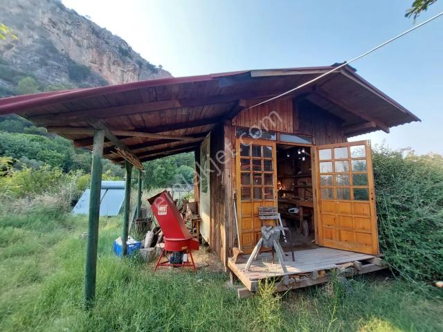 Köyceğiz Çandırda Dalyan Kanalına Yakın 15 000 M2 Müstakil Arazide Tek Katlı Ev Satılık