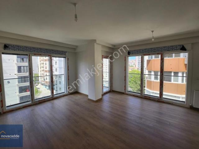 Kozyatağı Marmara Cad Üzerinde Geniş 2+1 Sıfır Daire