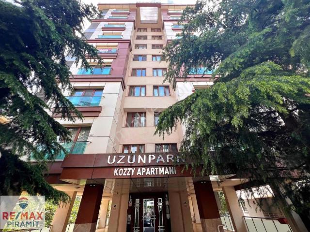 Kozyatağ'ında Merkezi Konumda Fırsat 3+1 Harika Daire
