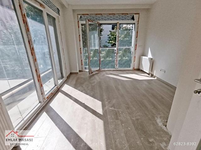 Kozyatağında Minibüs Caddesine Yakın Sıfır Binada 2+1 Daire EMLAK MASASI