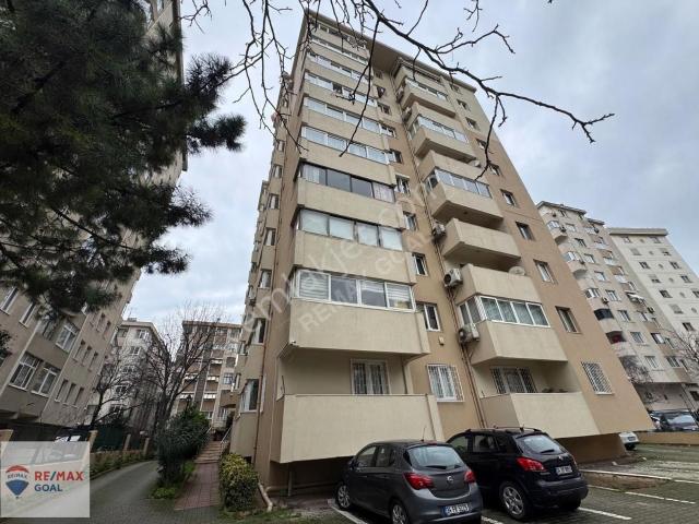 Kozyatağında Otoparklı, Geniş Ve Kullanışlı 2+1 Satılık Daire