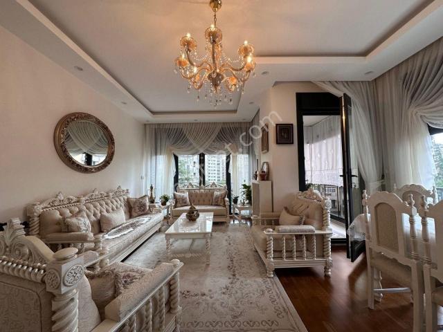 Kozyatağı Central Hast. Civarı Balkonlu Ebevyn Banyolu 3+1 Daire
