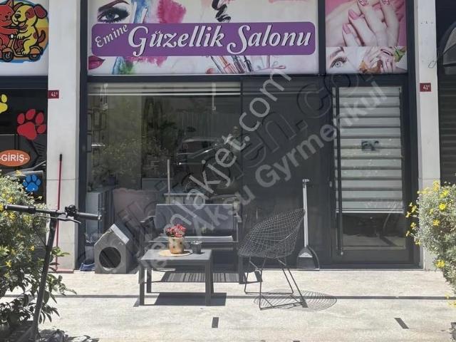 Kozyatağı Gazi Ethempaşa Sokak Cadde Üzeri Dükkan