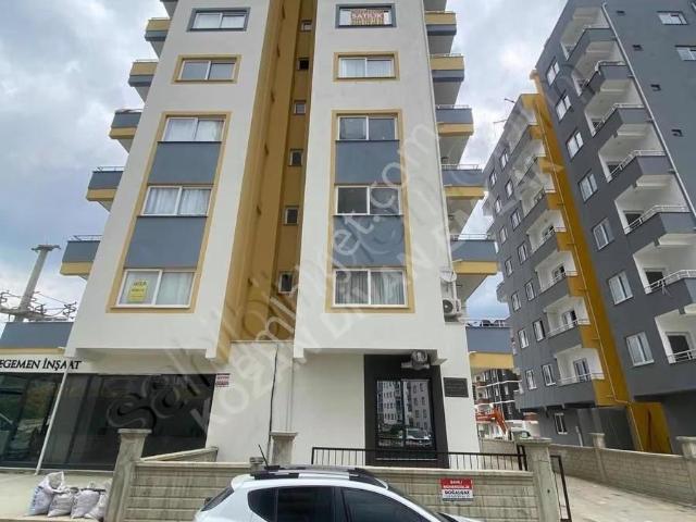Kozan Divan Emlak'tan Üniversite Karşısında Kapalı Mutfak 3+1