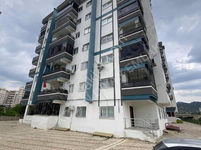 Kozan Divan Emlak'tan Üniversite Kavşağında Full Eşyalı 2+1