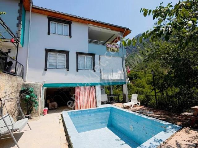 Kozan Divan Emlak'tan Feke Belenköy'de Tripleks Villa