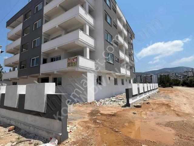 Kozan Divan Emlak'tan Hastane Kavşağında Sıfır Az Katlı 3+1