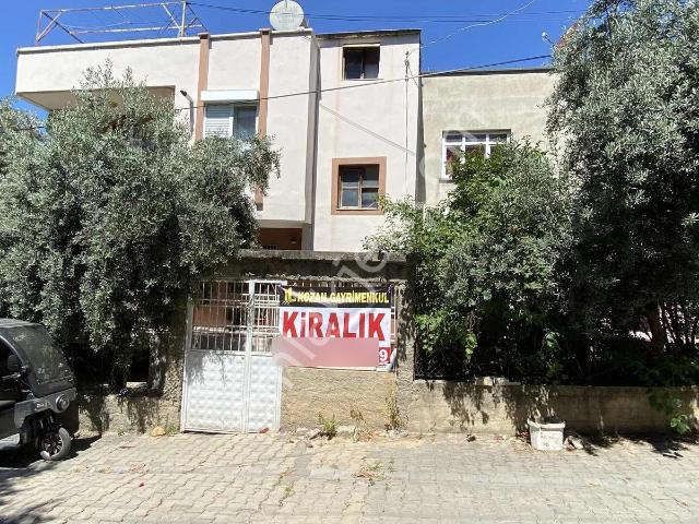Kozan Gayrimenkul'den Hastane Civarı Geniş Müstakil