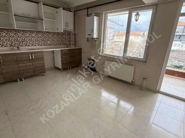 Kozanlar Gayrimenkul'den Ara Katta Satılık 3+1 Daire