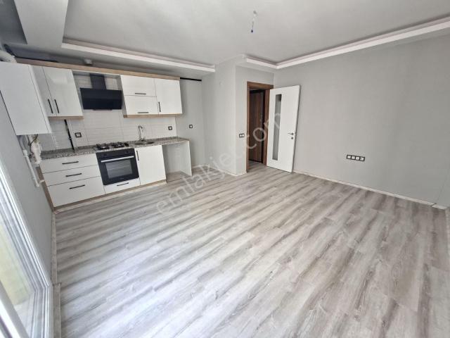 Kozdibi Kavşağı Kurtuluş Mah.2+1 Doğalgazlı asansörlü Yenı Daıre
