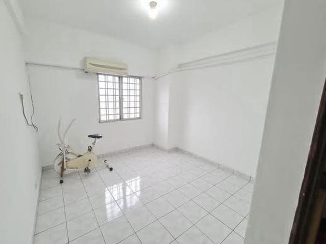 KL118 Choo Cheng Khay Apartment 1624sf Basic Unit High Return