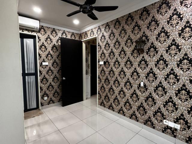 kl trader square, condominium