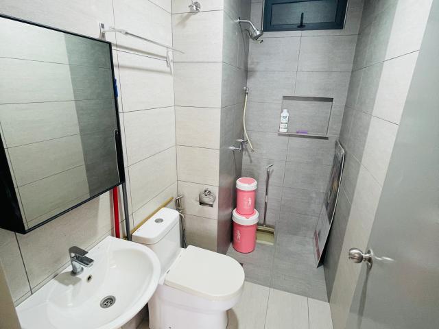 kl trader square, condominium