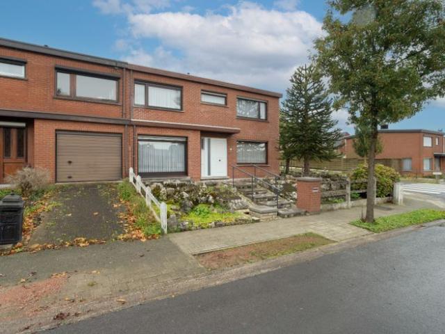 KLOEKE HOEKWONING MET TUIN EN GARAGE