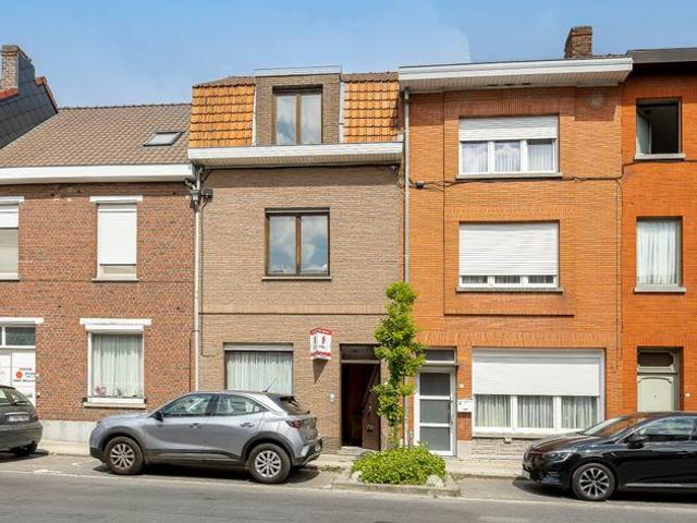 KLOEKE WONING MET 3 SLAAPKAMERS EN TUIN