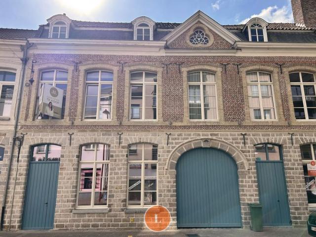 klassevol 2 slaapkamer appartement in historisch gebouw
