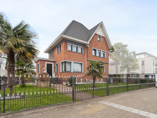 Klassieke, Charmante Vrijstaande Villa te Koop in het geliefde Merelbeke