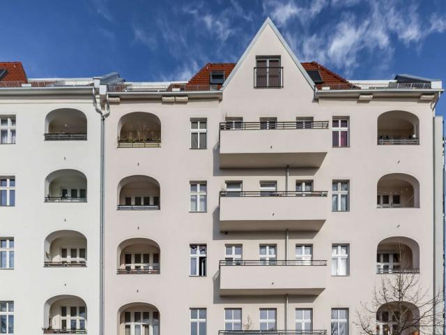 Klassische Wohnung am Landwehrkanal mit Altbaustilelementen