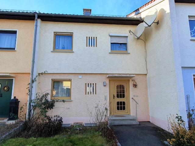 Klassisches Reihenmittelhaus mit zus. 32m² DG Zimmer in Kirchheim unter Teck, Ötlingen