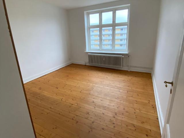 Klassisk 3 værelses på 80 m2 tæt på gågaden – lys, indretningsvenlig og med fælles gårdmiljø