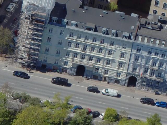 Klassisk og herskabeligt kontorlejemål på 176 m² Egen indgang og næsten 4 meter til loftet