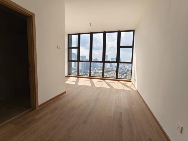 Klcc studio for sales 20m to mrt station