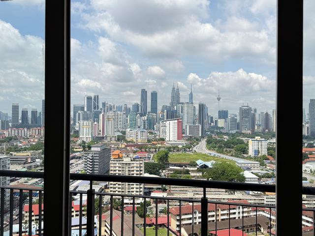 KLCC View 1065 sqft Unit Furnished with Kitchen Cabinet Pm to View