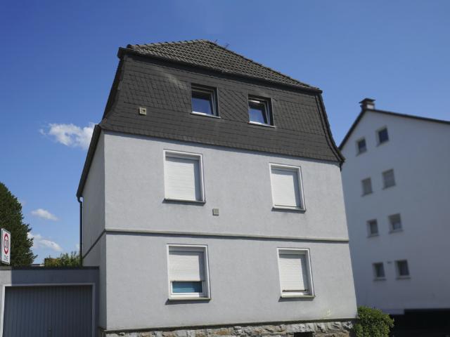 Klein, günstig, stadtnah Dachgeschosswohnung in Arnsberg Hüsten