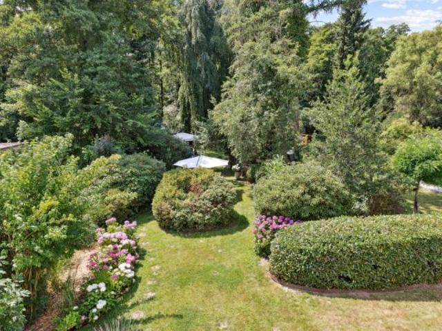 Kleinod in Unterbach Parkähnlicher Garten auf ca. 600 m² mit großzügigem Wohnen