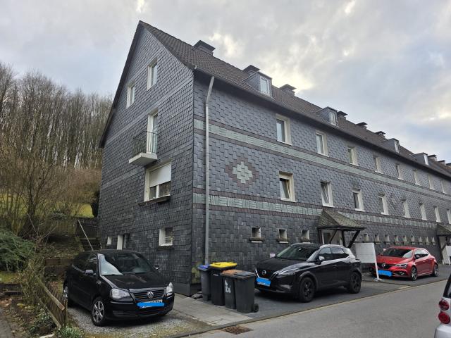 Kleine 2 Zimmer DG Wohnung in ruhiger Lage RESERVIERT