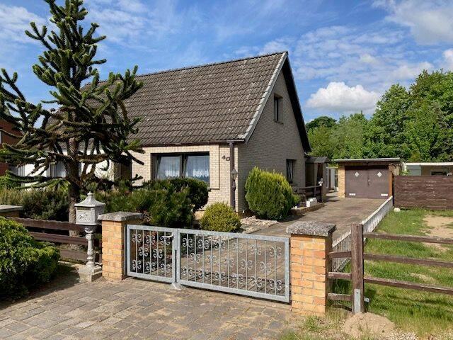 Kleine Doppelhaushälfte mit 3 Zimmern, Nebengelass, Garage und Pachtgarten in Seenähe