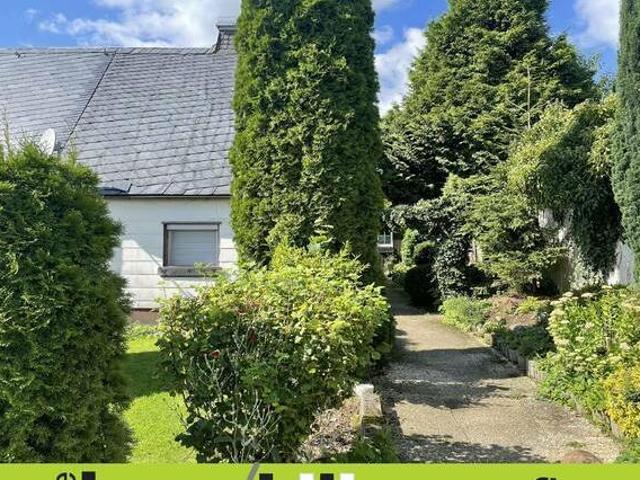 Kleine Doppelhaushälfte mit Garten und Garage in Helmbrechts