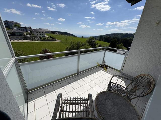 Kleine feine Eigentumswohnung mit herrlichem Süd Balkon Weitblick!