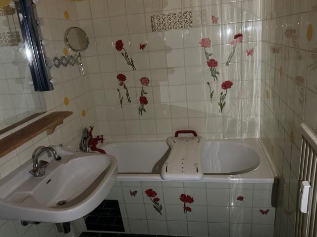 Kleine renovierungsbedürftige Wohnung in Saalbach!