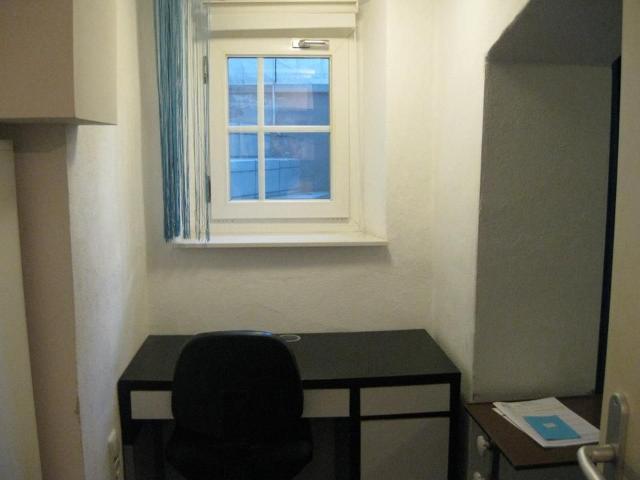 KLEINES MÖBLIERTES 1 ZIMMER APPARTEMENT FÜR STUDENT/STUDENTIN