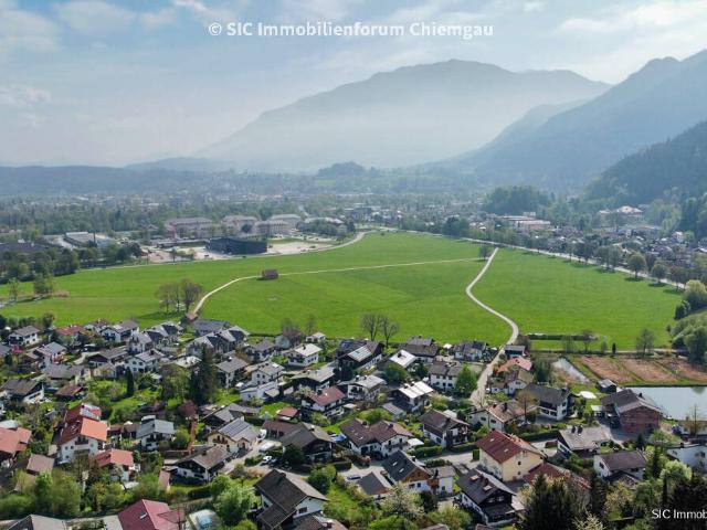 Kleines Ein bis Zweifamilienhaus im sonnigen Karlstein mit Platz für Jung und Alt!