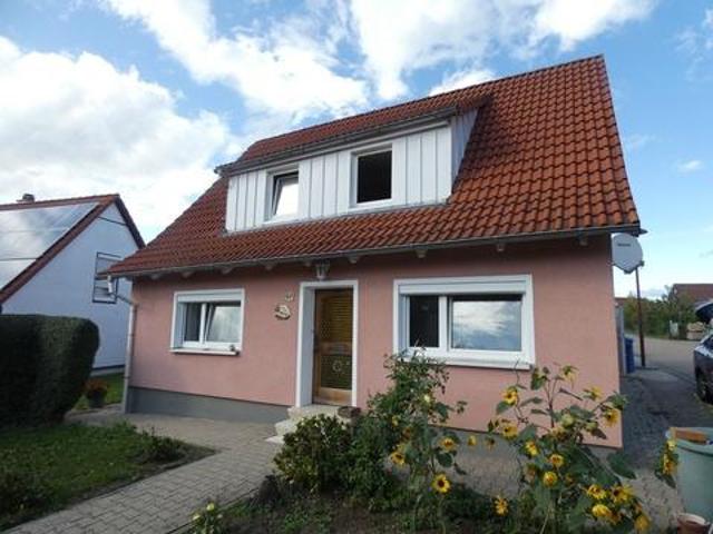 Kleines Einfamilienhaus mit Potenzial in zentraler Lage von Tannhausen