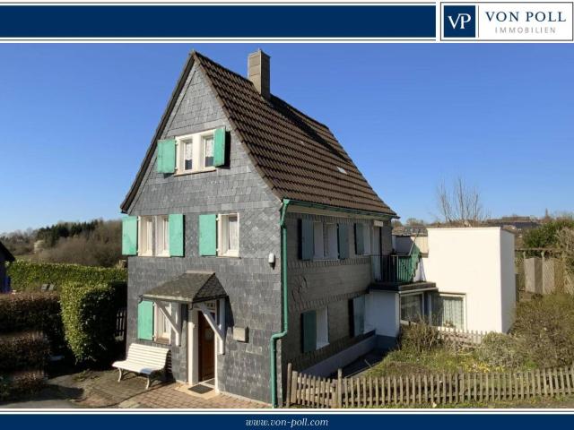 Kleines Fachwerkhaus mit Anbau in idyllischer Hofschaft
