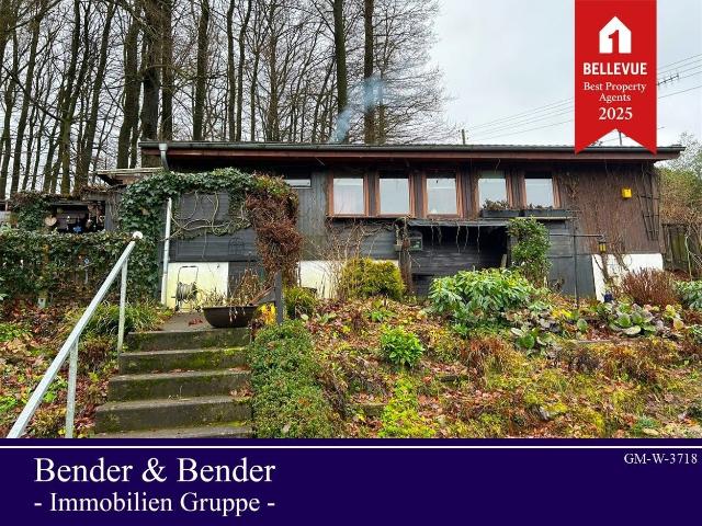 Kleines Wochenendhaus mit Kaminofen und herrlichem Ausblick, in idyllischer Lage von Morsbach!