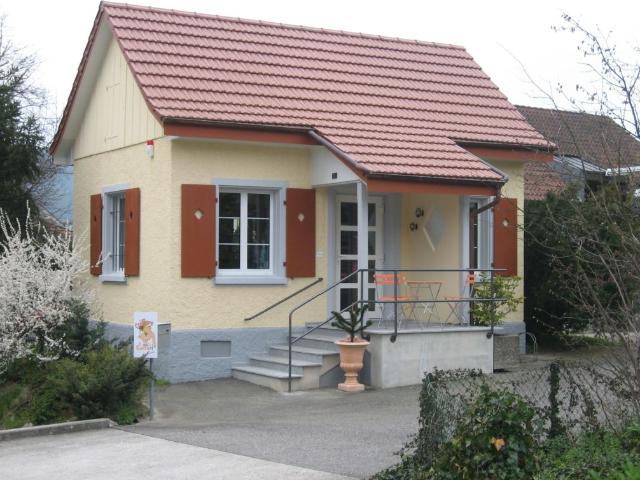 Kleines Gewerbehaus am Bach